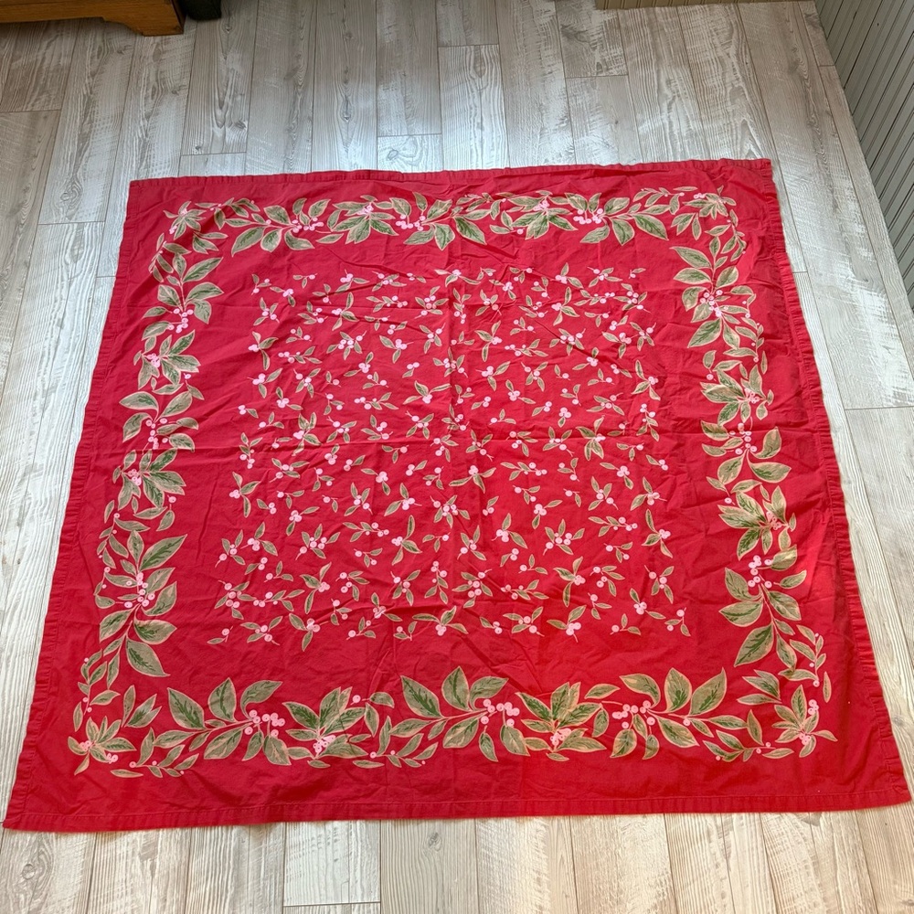 Xochi Vintage Inspired Red Tablecloth Green Leaves Fruit Cherries Berries India‎ - Picture 2 of 9
